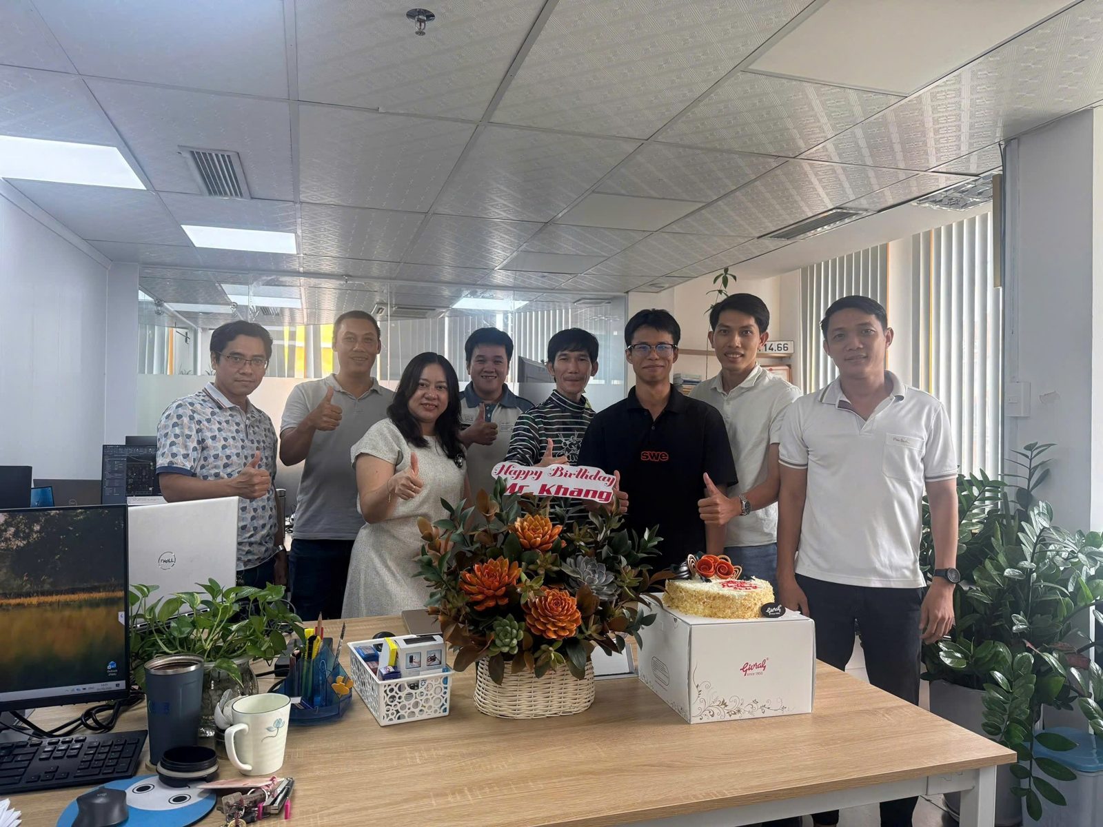 Tập thể nhân viên Công ty TNHH PCCC Lộc Việt tại văn phòng